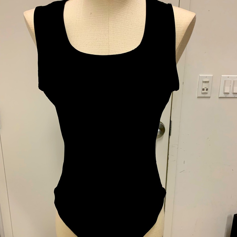 BLK SCOOP NECK BODYSUIT